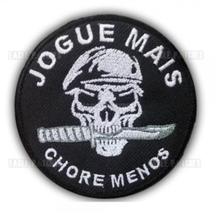 Patch Bordado Jogue Mais Chore Menos