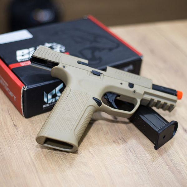 Pistola de Airsoft GBB ICS Alpha TAN - SEMI NOVO - Imagem 2